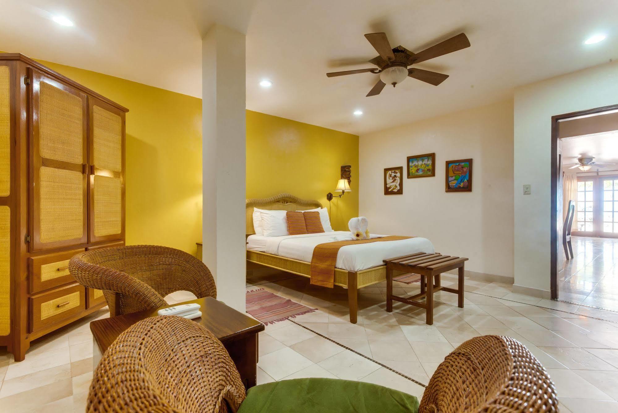 Almond Beach Resort At Jaguar Reef ホプキンズ エクステリア 写真