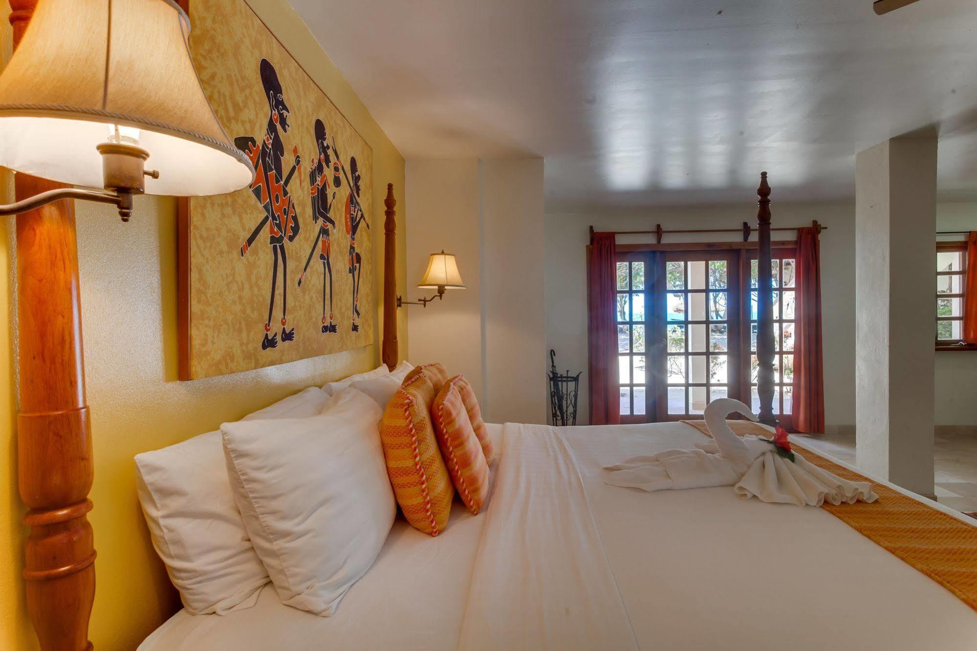 Almond Beach Resort At Jaguar Reef ホプキンズ エクステリア 写真