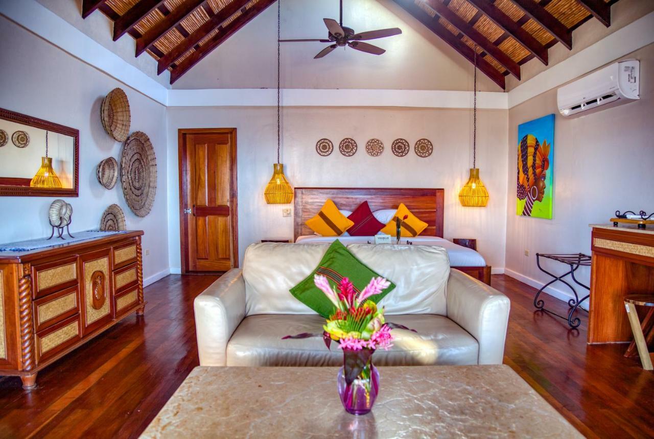 Almond Beach Resort At Jaguar Reef ホプキンズ エクステリア 写真